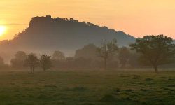 02 sandstone trail beeston castle at dawn